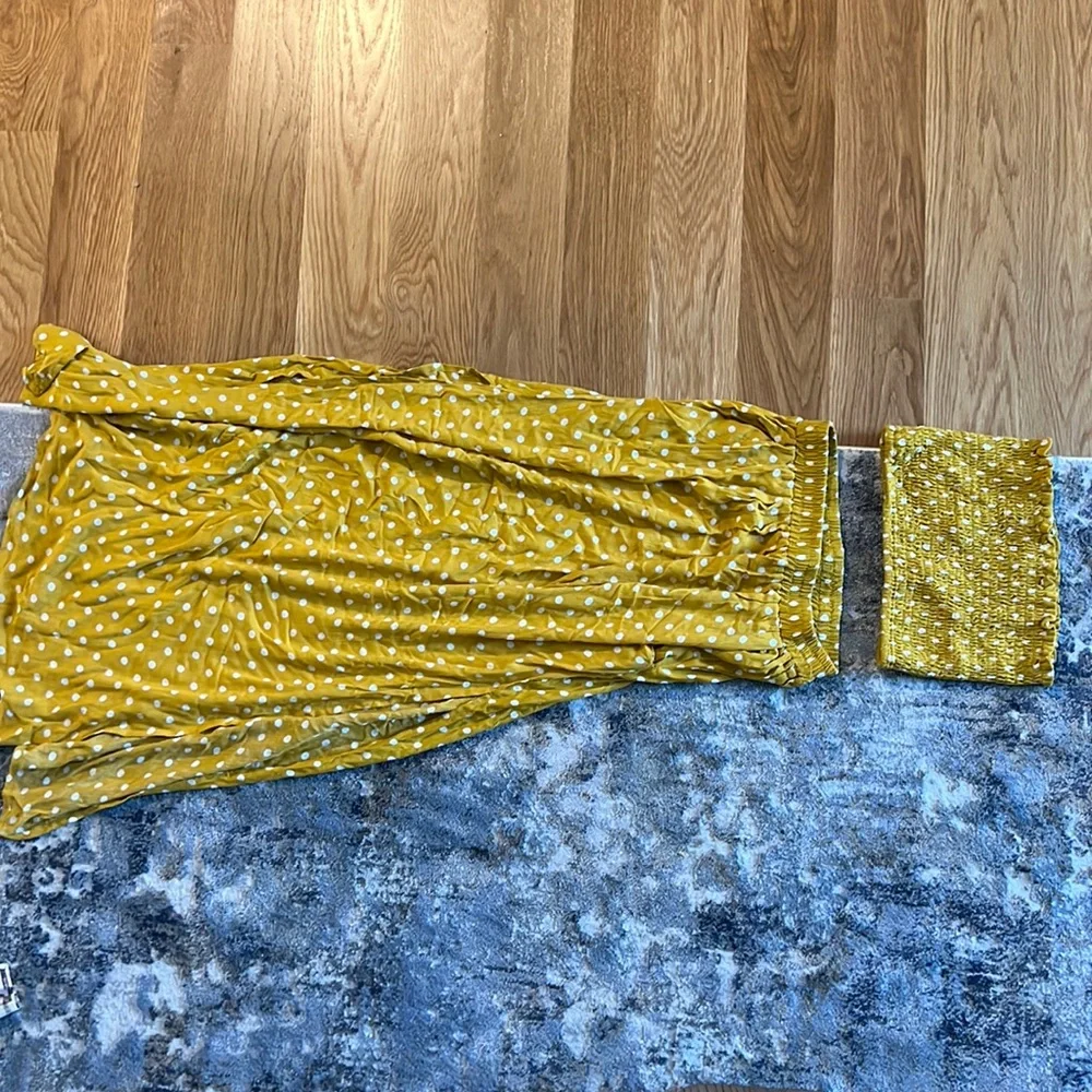 two piece set - Picture 2 of 5